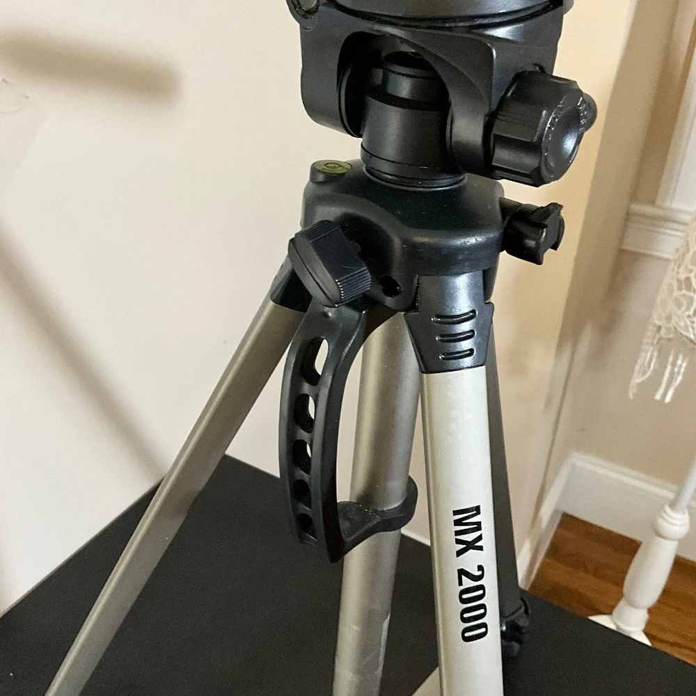 MX 2000 tripod